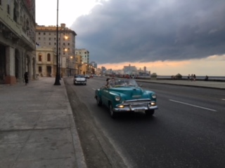 Neo-noir am Malecon - im Hintergrund das Hotel Nacional de Cuba